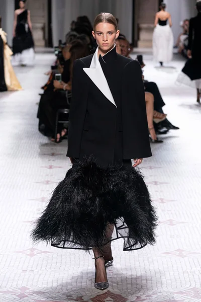 Look 17